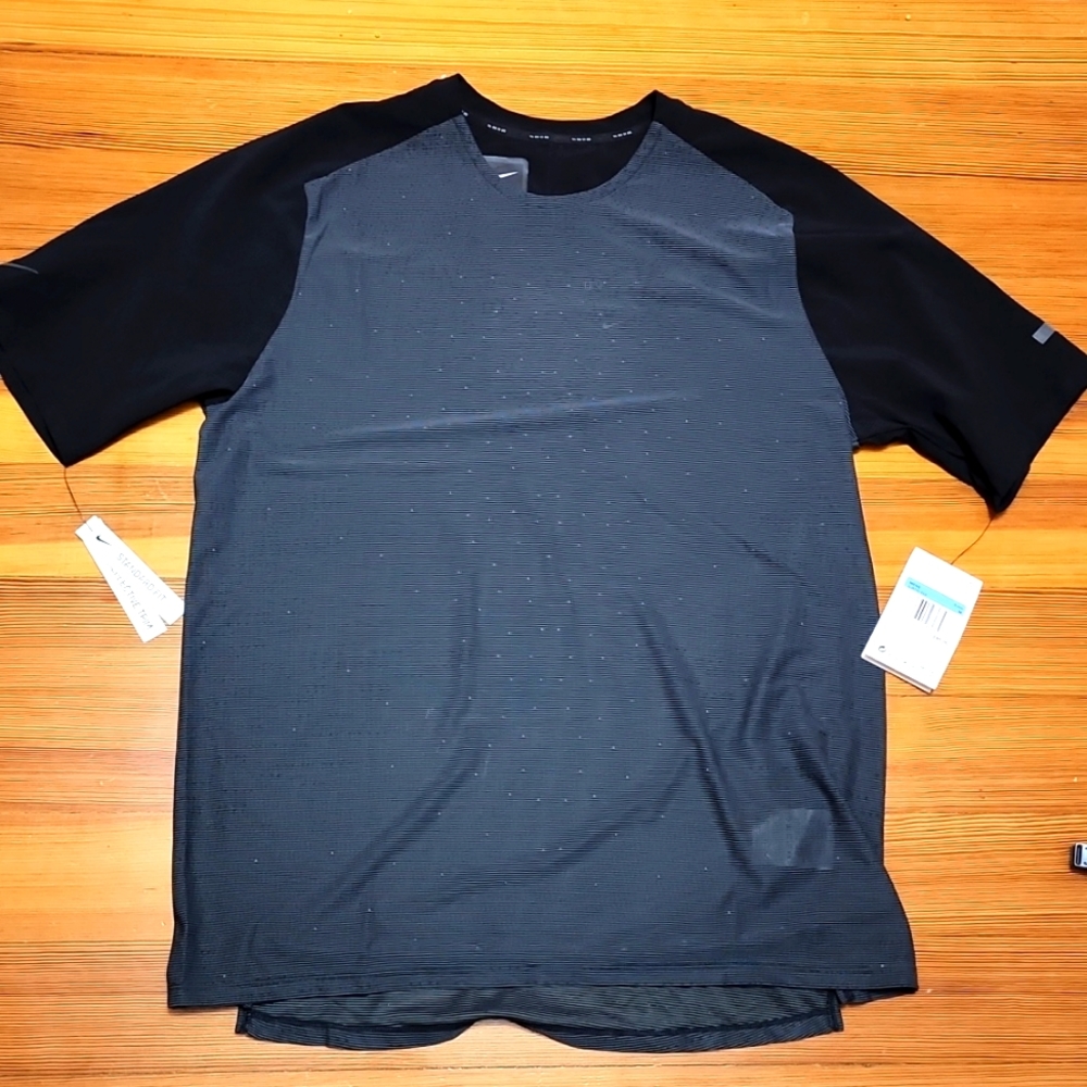 NWT  men's running training short sleeve tops  with reflective trim .